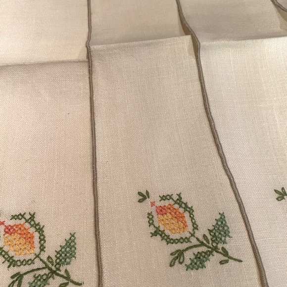 4 x Vintage Embroidered  Linen Napkins - Picture 5 of 6
